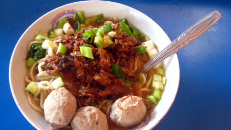 Bakso: Kehangatan dalam Semangkuk Kuah