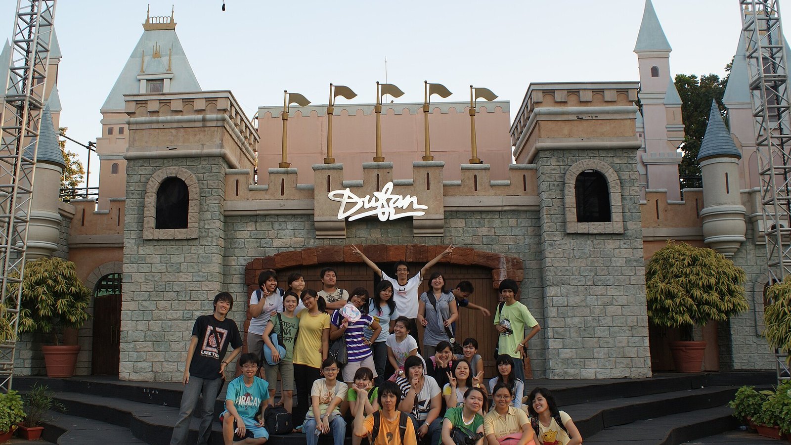 Dunia Fantasi (Dufan): Taman Hiburan Ikonik Jakarta