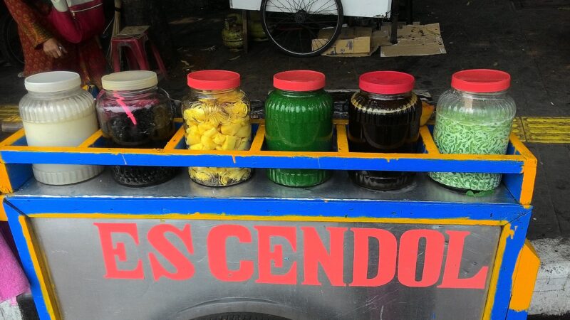 Es Cendol dan Dawet: Kesegaran Hijau yang Tak Lekang Waktu