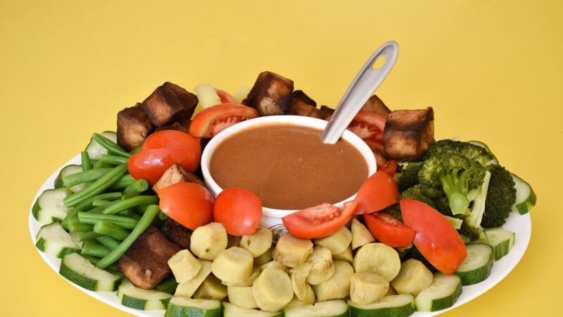 Gado-Gado: Salad Nusantara dengan Bumbu Kacang yang Kaya