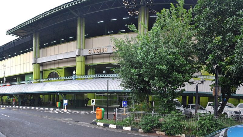 Gambir vs Pasar Senen: Memilih Stasiun untuk Perjalanan Keluar Kota
