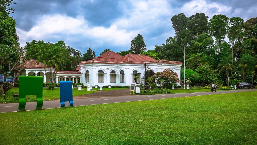 Kebun Raya Bogor: Pelarian Hijau Sejenak dari Jakarta