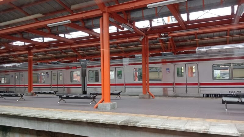Naik KRL dari Jakarta ke Bogor: Panduan Jalan-Jalan Sehari