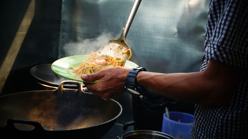 Mie Aceh: Pedas Berempah yang Bikin Ketagihan