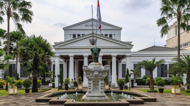 Menjelajahi Museum Nasional: Jendela Sejarah Indonesia