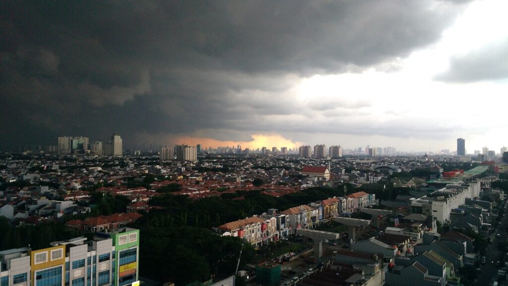 Menghadapi Musim Hujan di Jakarta: Panduan Praktis