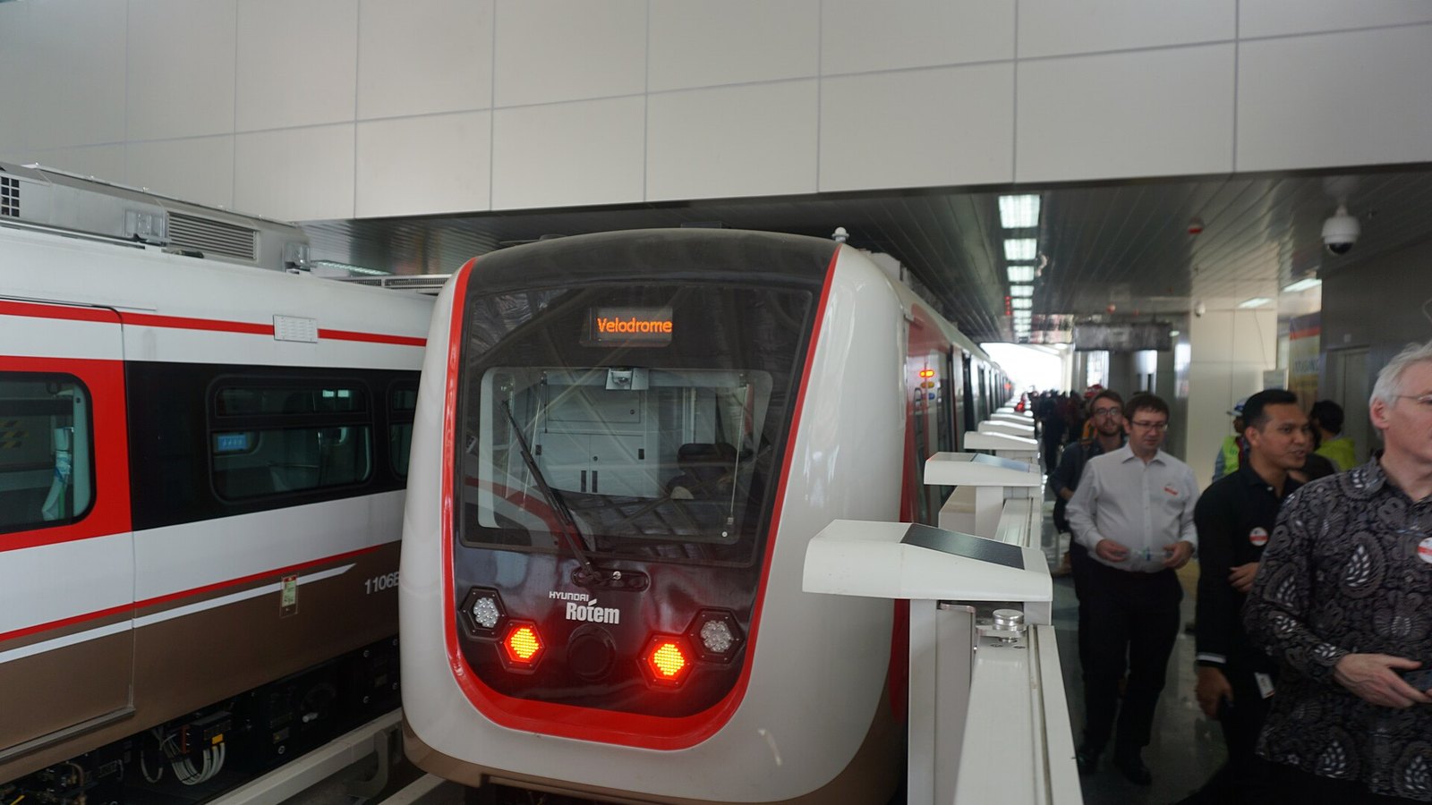 Naik LRT Jakarta: Panduan Singkat untuk Pertama Kali