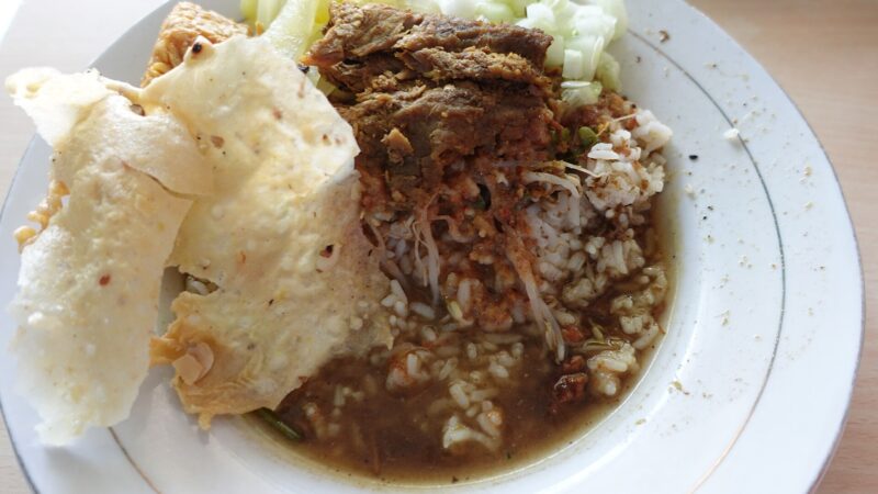 Rawon: Sup Hitam Legendaris yang Wajib Kamu Kenal