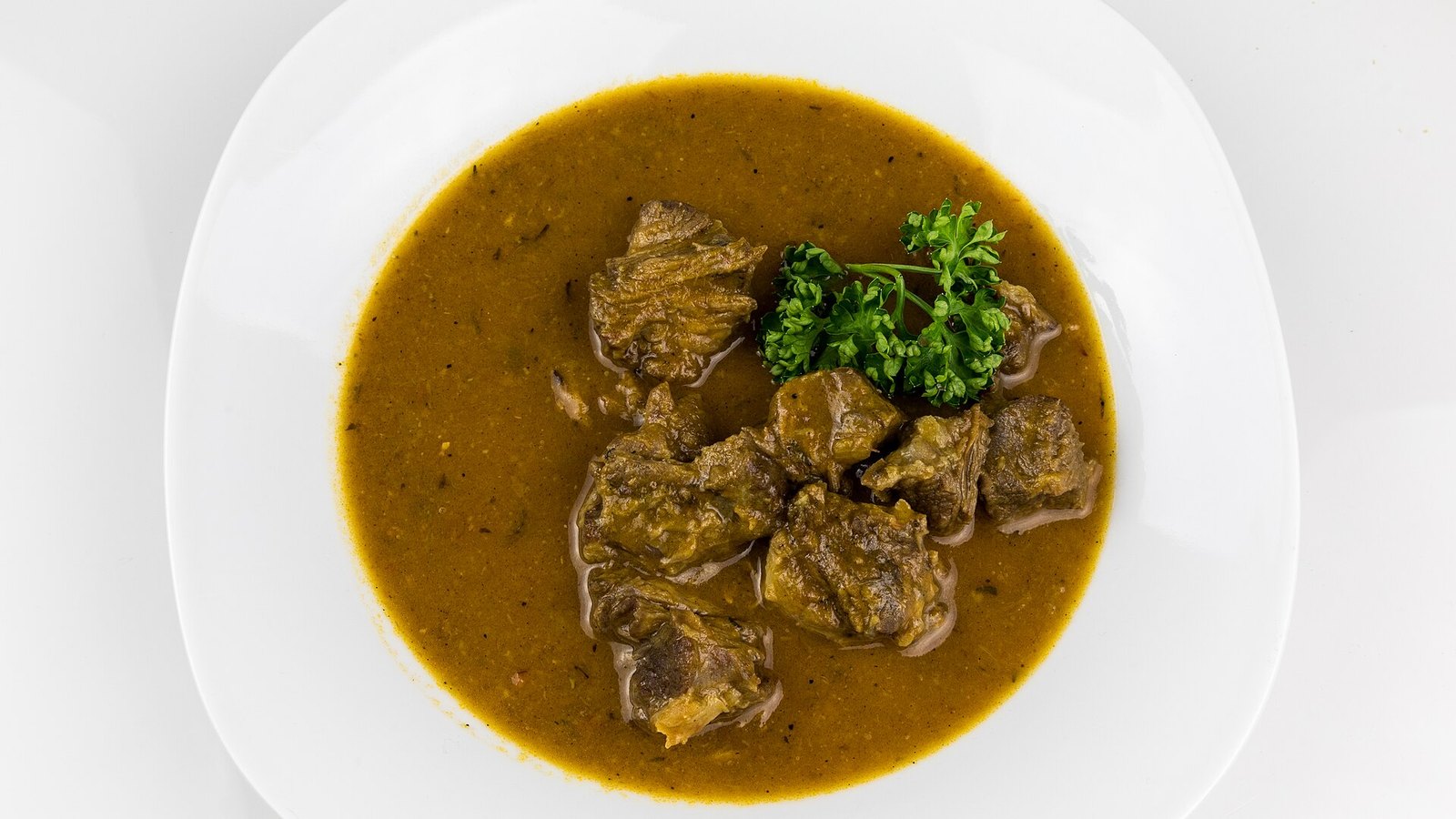 Sop Buntut: Kemewahan Sederhana dari Dapur Jakarta