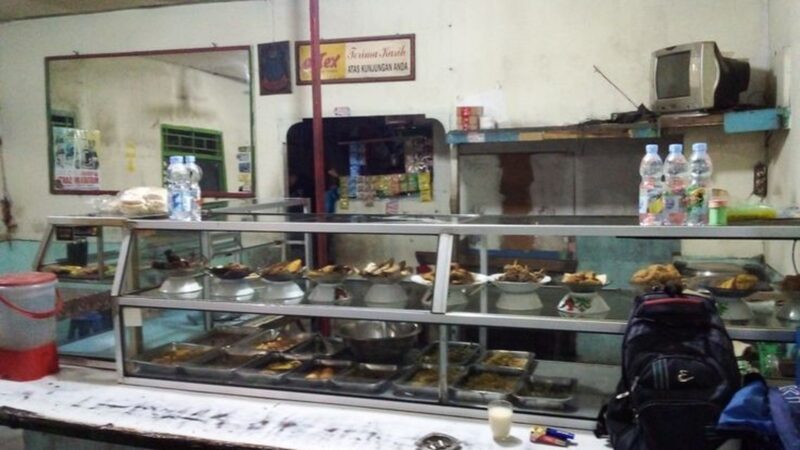 Warteg: Makan Kenyang dan Murah di Jakarta