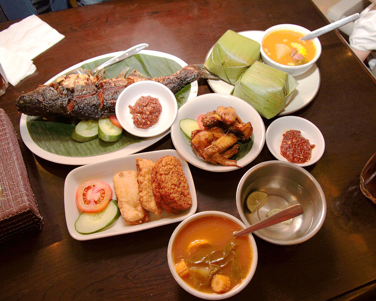masakan sunda di jakarta nasi timbel lalapan dan sambal dadak
