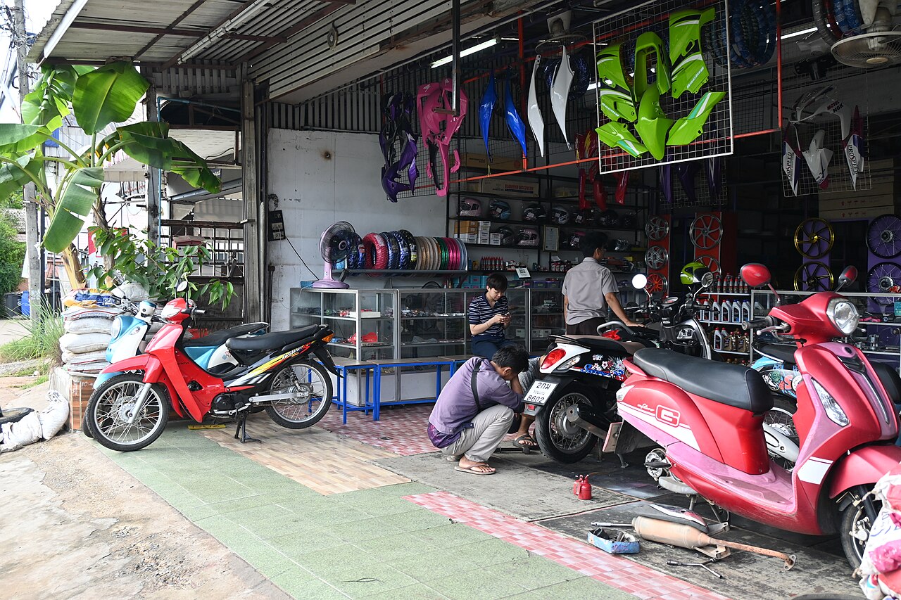 merawat motor di jakarta servis berkala dan bengkel yang jujur