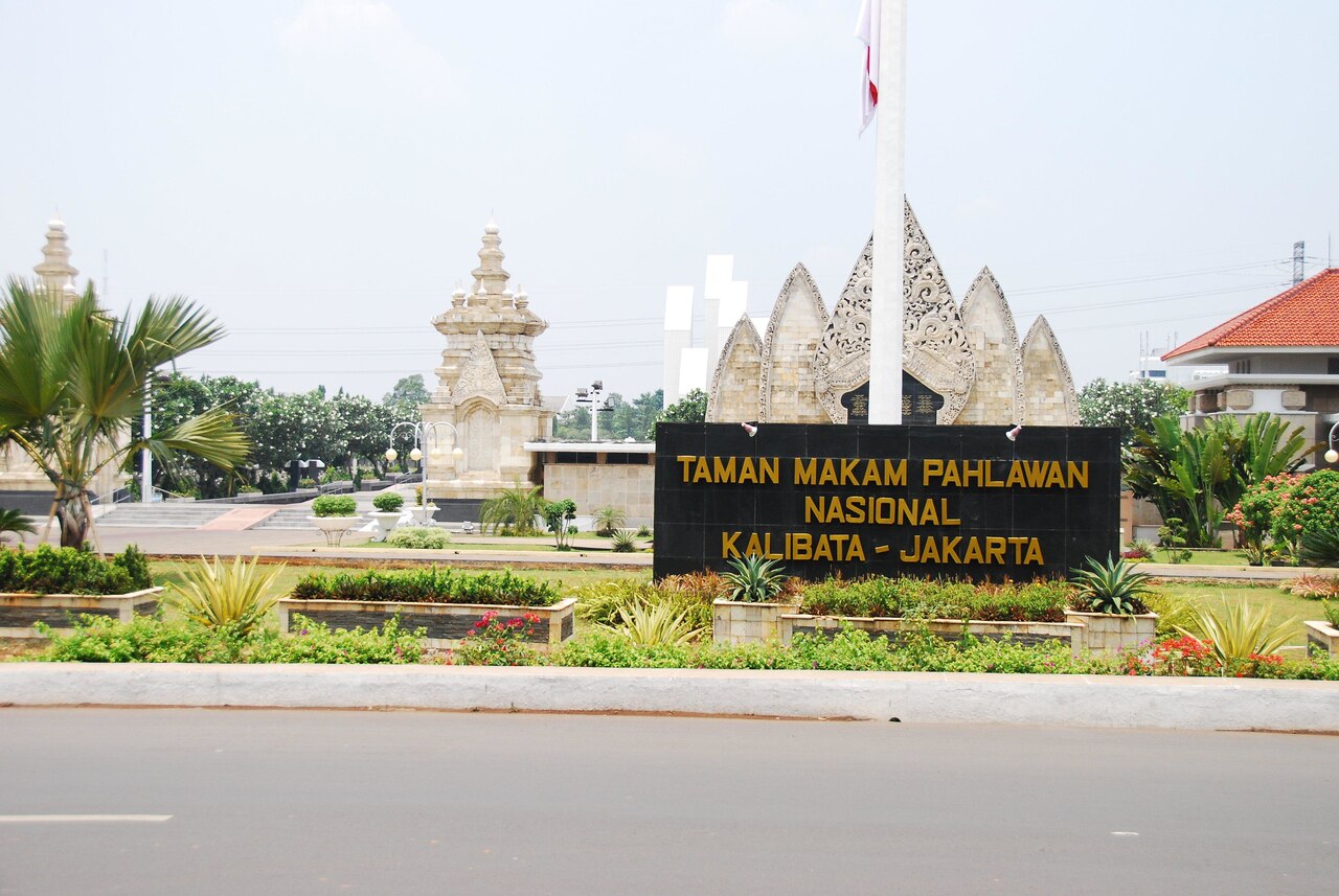 panduan kawasan kalibata taman makam pahlawan dan hunian vertikal padat